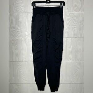 lululemon athletica Black Women's Jogger Size 2.